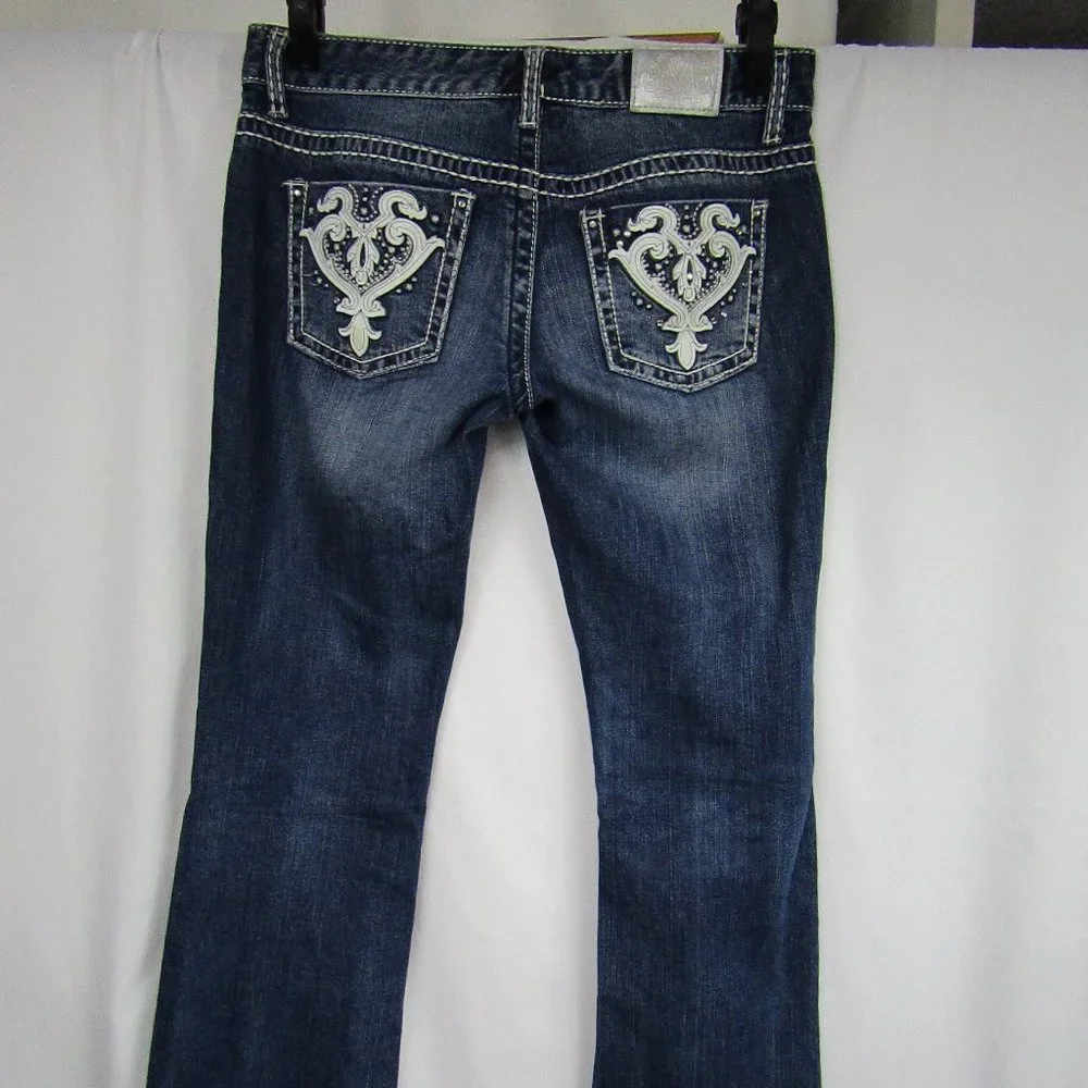 Women's | Maurices Premium | 5/6 Short | Blue Jeans - Picture 2 of 5